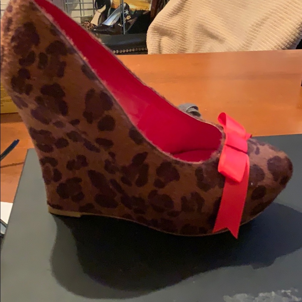 Vintage pinup girl platform shoes